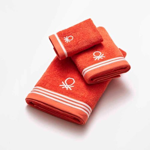 Комплект 3 кърпи за баня с лого Benetton Casa червени - 1