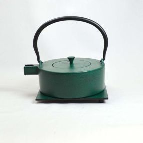 Чайник чугунен с цедка Heii Na JA 800 мл маслено зелен с подложка