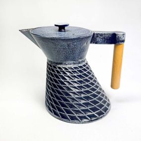 Чайник чугунен с цедка Jidosha JA 800 мл тъмно синьо и бяло
